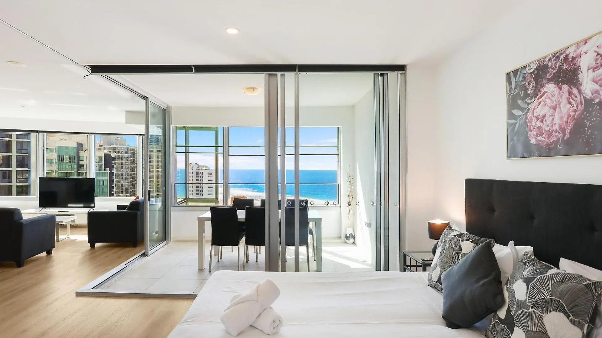 Q Tower Amazing Ocean Views 22Nd Level Heated Pools Sleeps 6 - Optimise Bnb Gold Coast